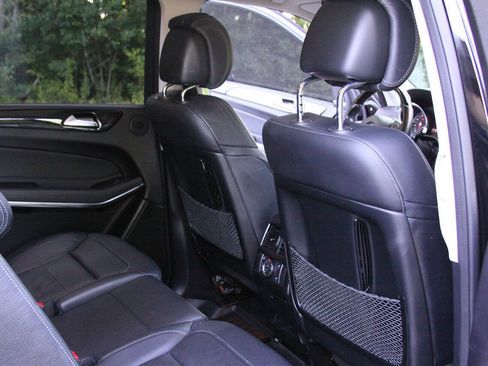 Used 2018 Mercedes-Benz GLS 550 4MATIC w/ Driver Assistance Package image 48