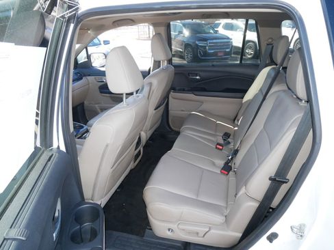 Used 2017 Honda Pilot Touring image 10