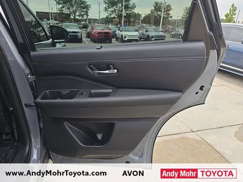 Used 2025 Nissan Pathfinder Platinum AWD/4WD image 38