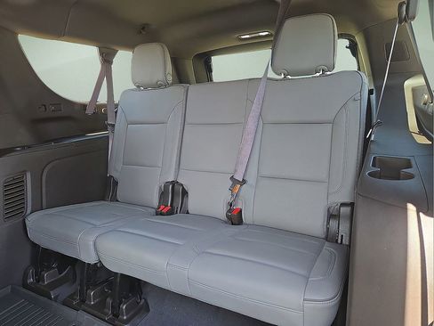 Used 2022 GMC Yukon XL SLT w/ SLT Luxury Package image 17