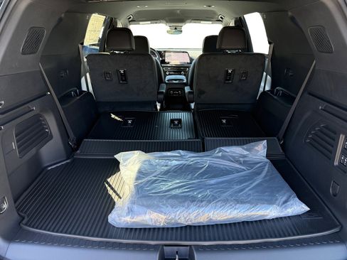 New 2026 Chevrolet Traverse High Country w/ LPO, Floor Liner Package AWD/4WD image 17