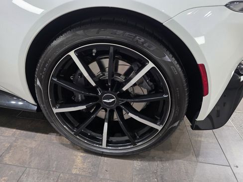 Used 2022 Aston Martin V8 Vantage Roadster image 4