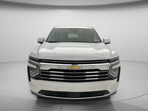 Used 2025 Chevrolet Tahoe LT AWD/4WD image 2