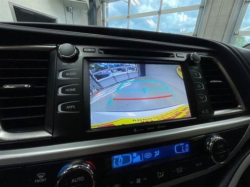 Used 2019 Toyota Highlander XLE FWD image 20
