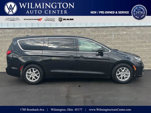 Used 2023 Chrysler Pacifica Touring-L FWD image 1
