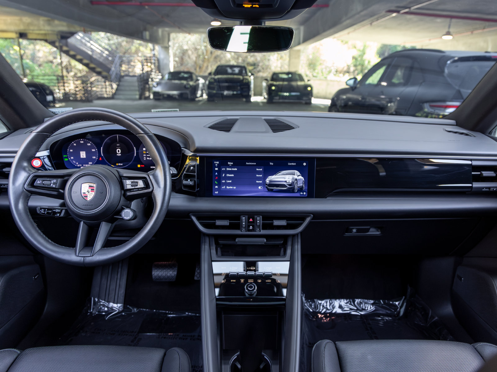 Certified 2025 Porsche Macan Electric RWD image 34