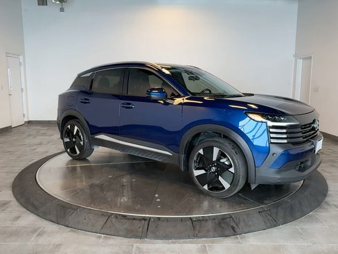 Used 2025 Nissan Kicks SR AWD/4WD image 2