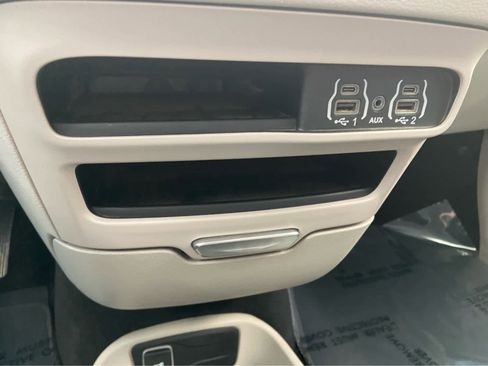 Used 2024 Chrysler Pacifica Touring-L FWD image 34