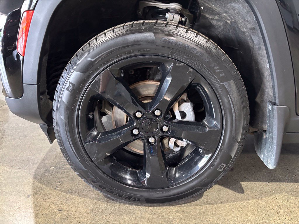 Used 2023 Jeep Grand Cherokee Altitude AWD/4WD image 24