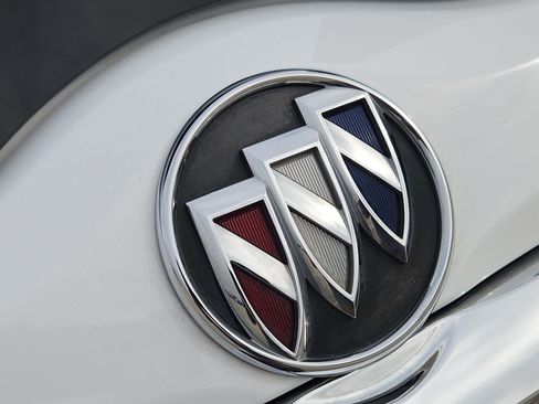 Used 2021 Buick Enclave Essence image 12