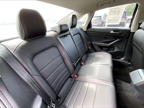 Used 2024 Volkswagen Jetta SE FWD image 15