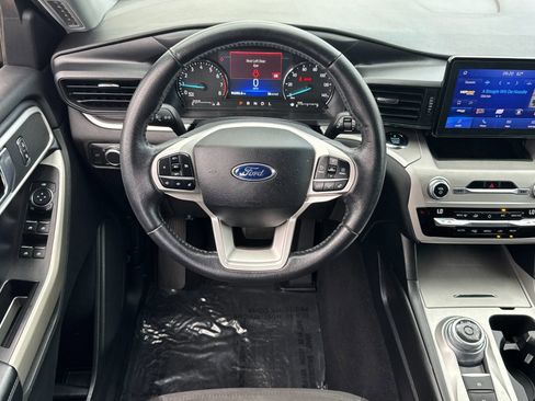 Used 2021 Ford Explorer XLT image 16