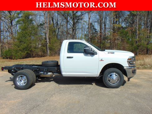 New 2026 RAM 3500 Tradesman AWD/4WD image 9