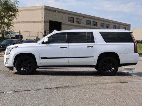 Used 2019 Cadillac Escalade ESV Luxury AWD/4WD image 8