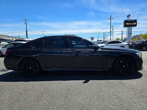 Used 2020 BMW 740i w/ M Sport Package RWD image 5