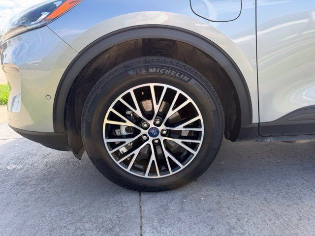 Used 2022 Ford Escape Titanium w/ Titanium Premium Package FWD image 4