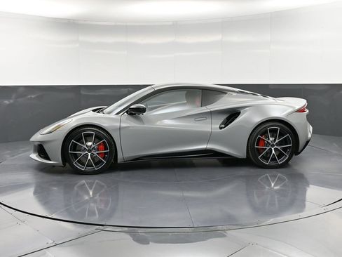 New 2026 Lotus Emira SE image 2