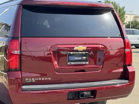 Used 2020 Chevrolet Suburban LT RWD image 8