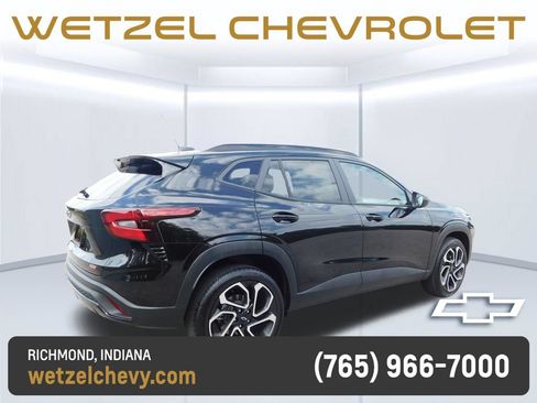 Used 2026 Chevrolet Trax RS FWD image 3