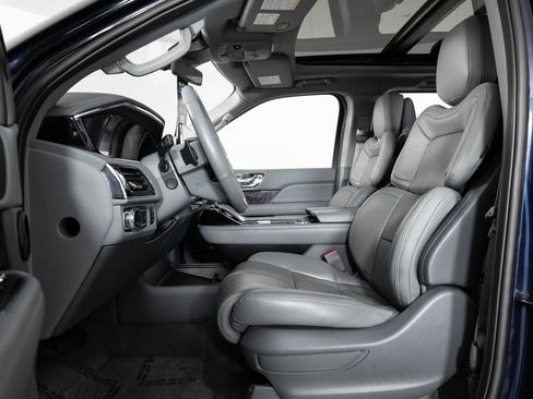 Used 2021 Lincoln Navigator Reserve w/ Cargo Convenience Package image 14