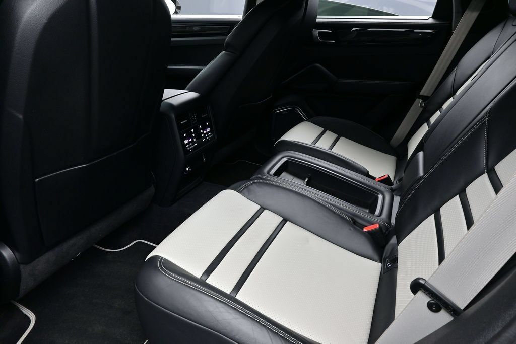 Certified 2023 Porsche Cayenne Turbo GT AWD/4WD image 15