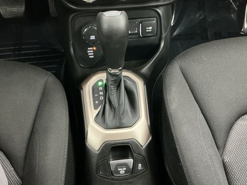 Used 2017 Jeep Renegade Latitude w/ Cold Weather Group AWD/4WD image 37