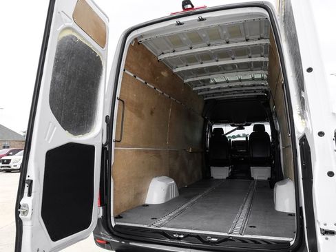 Used 2021 Mercedes-Benz Sprinter 2500 w/ Driver Convenience Package image 47