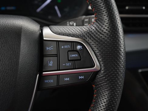 Used 2023 Toyota Sienna XSE FWD image 28
