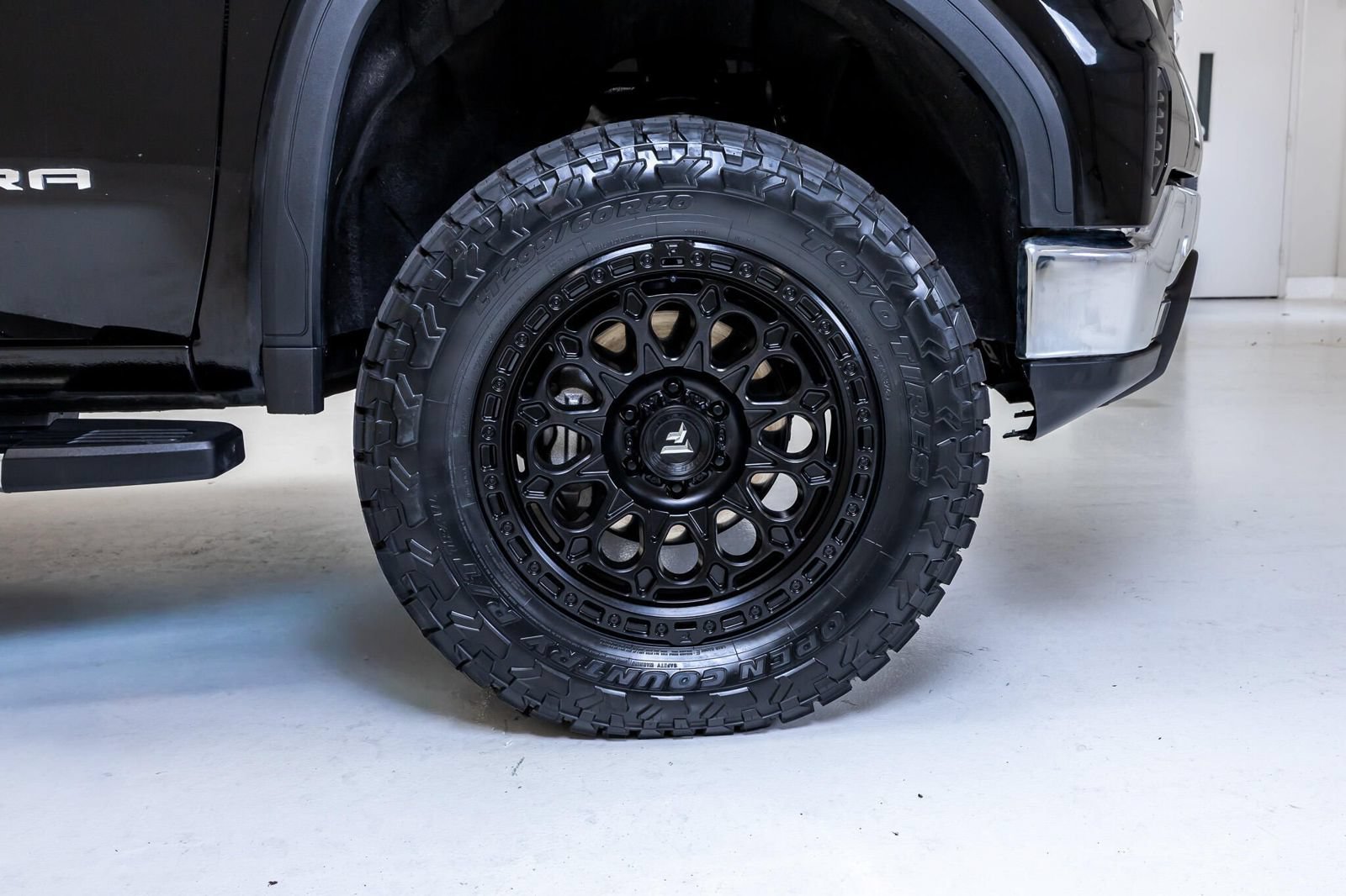 Used 2024 GMC Sierra 1500 SLT AWD/4WD image 13