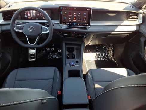 New 2026 Volkswagen Tiguan SE R-Line image 17