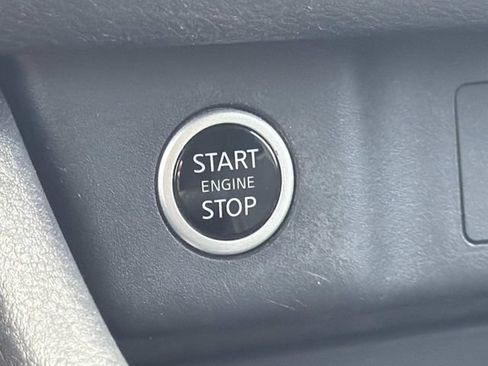 Used 2021 Nissan Rogue SV FWD image 31