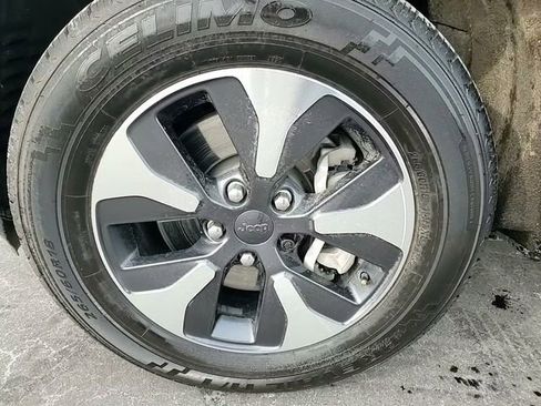 Used 2023 Jeep Grand Cherokee 4WD 4xe image 8