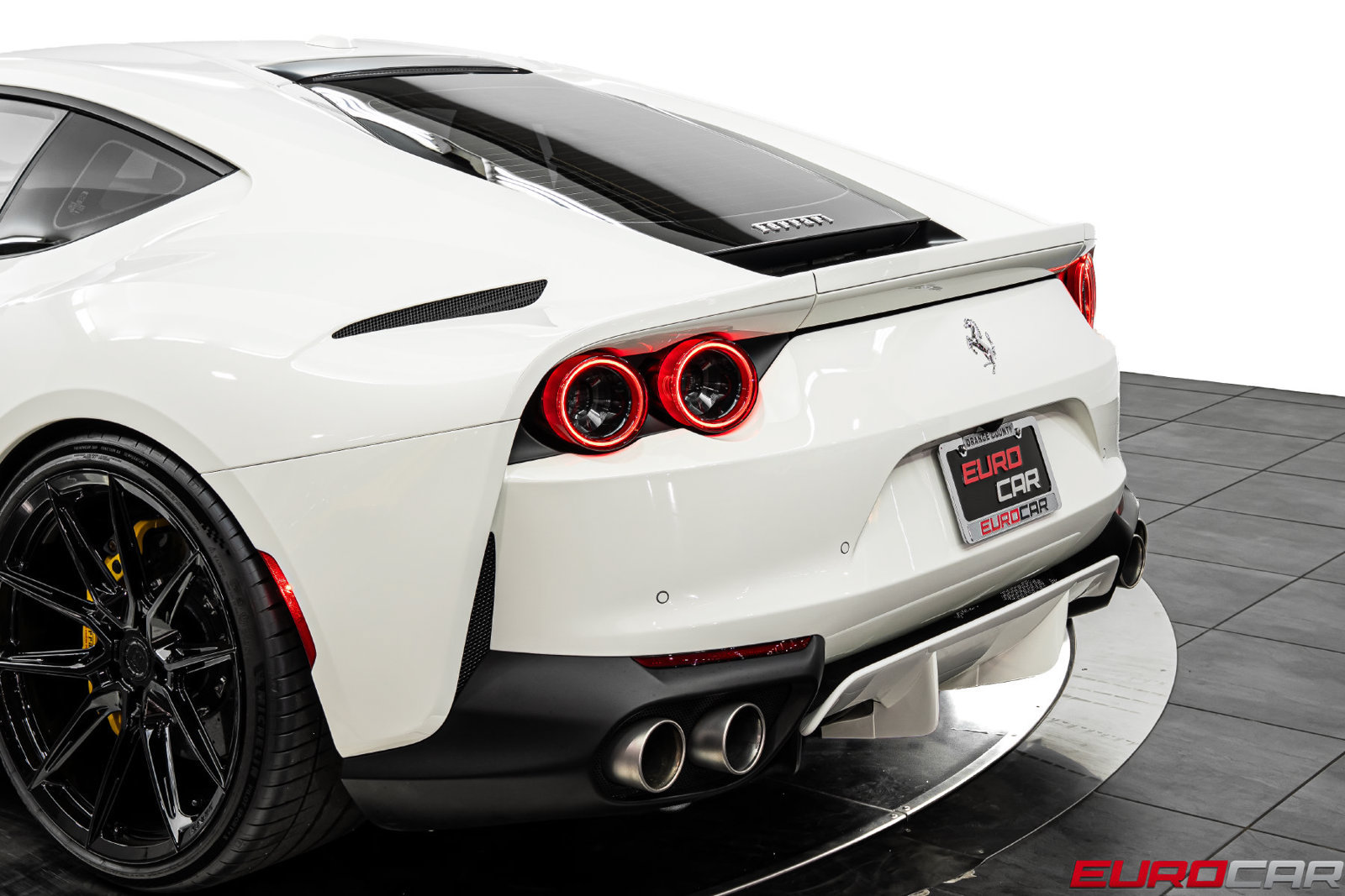 Used 2020 Ferrari 812 Superfast RWD image 17