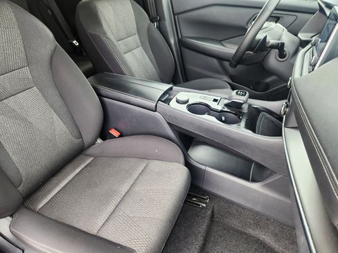 Used 2025 Nissan Rogue SV image 10