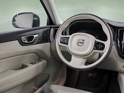 New 2025 Volvo XC60 T8 Ultra w/ Protection Package Premier image 15