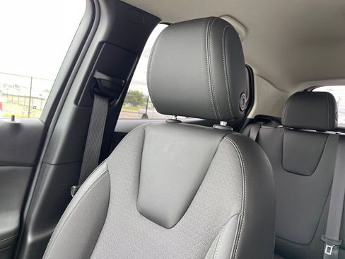 Used 2023 Buick Encore GX Select w/ Sport Touring Package AWD/4WD image 40