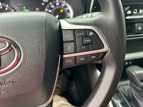 Used 2023 Toyota Highlander L image 15