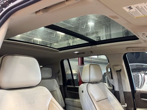 Used 2021 GMC Yukon XL Denali w/ Denali Premium Package image 31