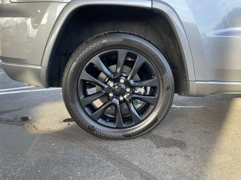 Used 2021 Jeep Grand Cherokee Laredo X image 33