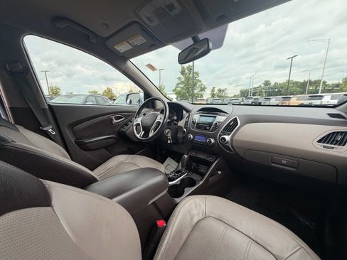 Used 2011 Hyundai Tucson Limited FWD image 9