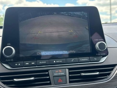 Used 2025 Nissan Altima 2.5 SV image 30