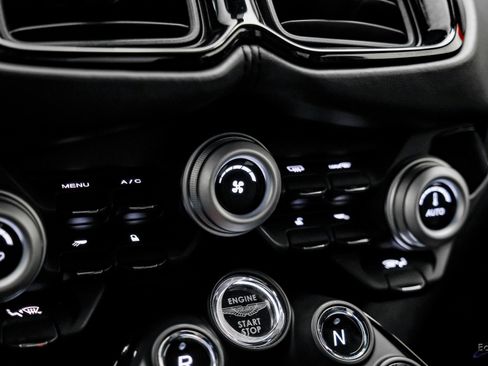 Used 2019 Aston Martin V8 Vantage Coupe image 66