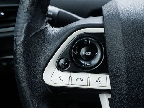 Used 2016 Toyota Prius Three image 17