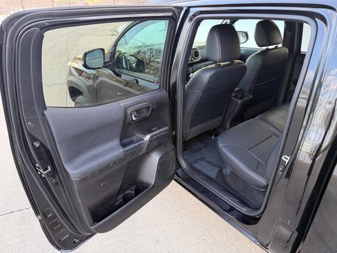 Used 2021 Toyota Tacoma TRD Off-Road w/ TRD Premium Off Road Package image 28