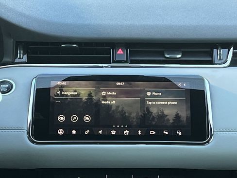 Used 2020 Land Rover Range Rover Evoque R-Dynamic SE image 4