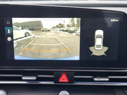 Certified 2023 Hyundai Elantra Limited w/ Preferred Accessory Package image 14