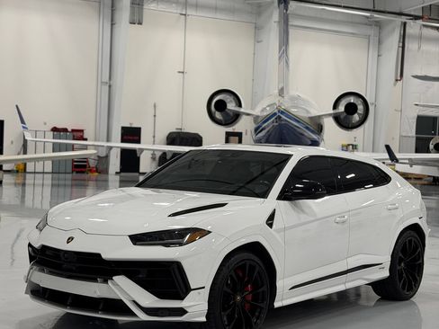 Used 2024 Lamborghini Urus S AWD/4WD image 3