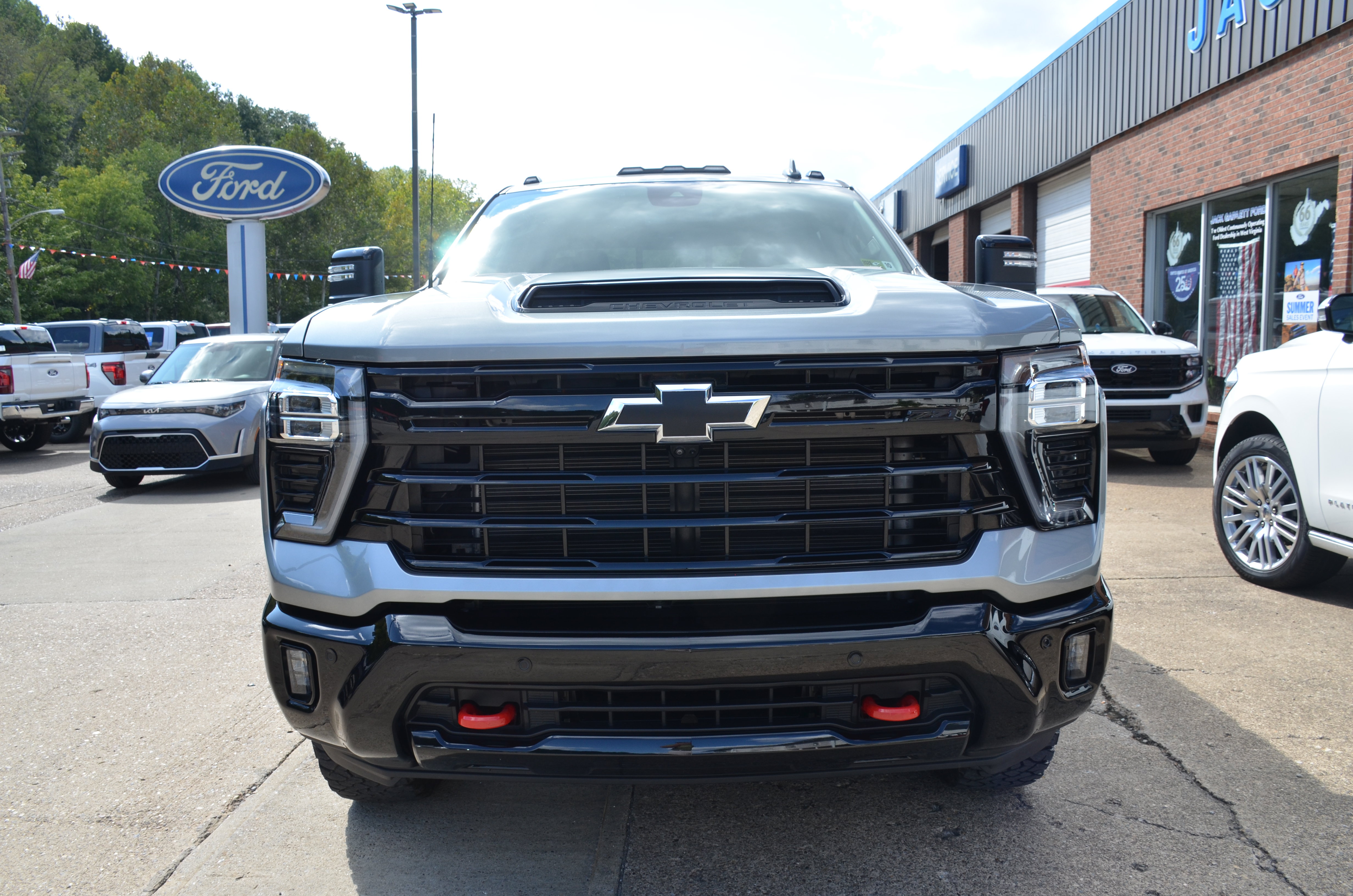 Used 2025 Chevrolet Silverado 2500 LT w/ Trail Boss Package AWD/4WD image 5