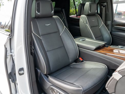 Used 2021 Cadillac Escalade Premium Luxury w/ LPO, Radiant Package AWD/4WD image 98