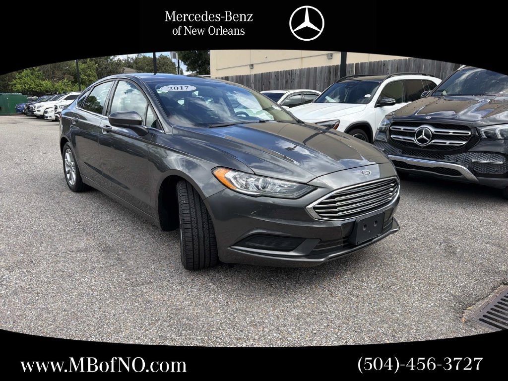 Used 2017 Ford Fusion SE w/ Fusion SE Technology Package FWD image 1